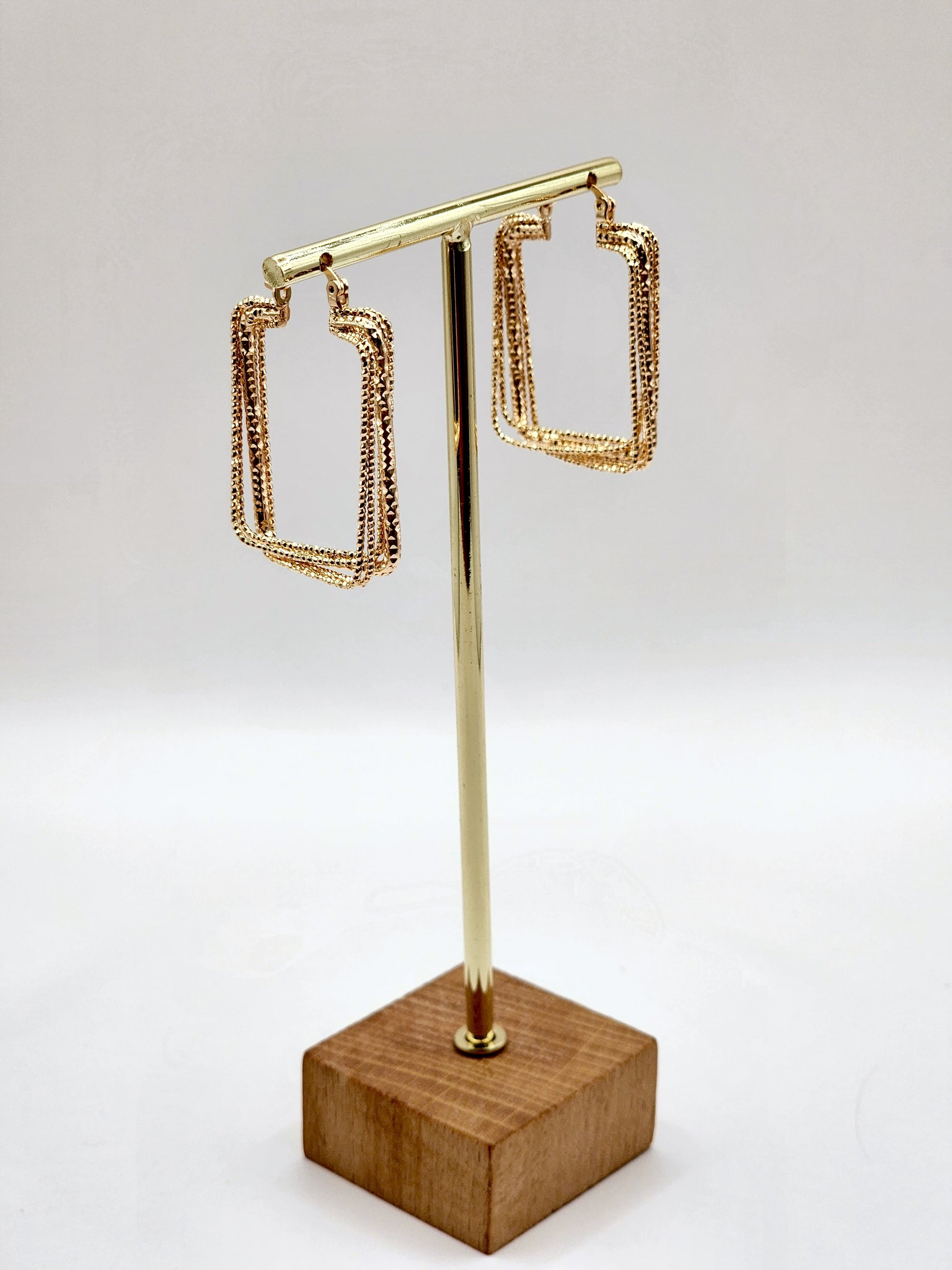 Geometrical Hoops